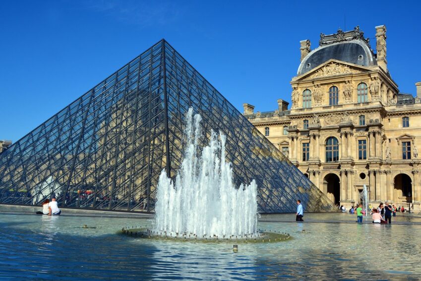 The history of the Louvre: a visit at the heart of the famous museum
